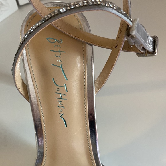 Betsey Johnson Adde Blue Rhinestone Pump. Size 81/2 NWOT - Picture 4 of 14